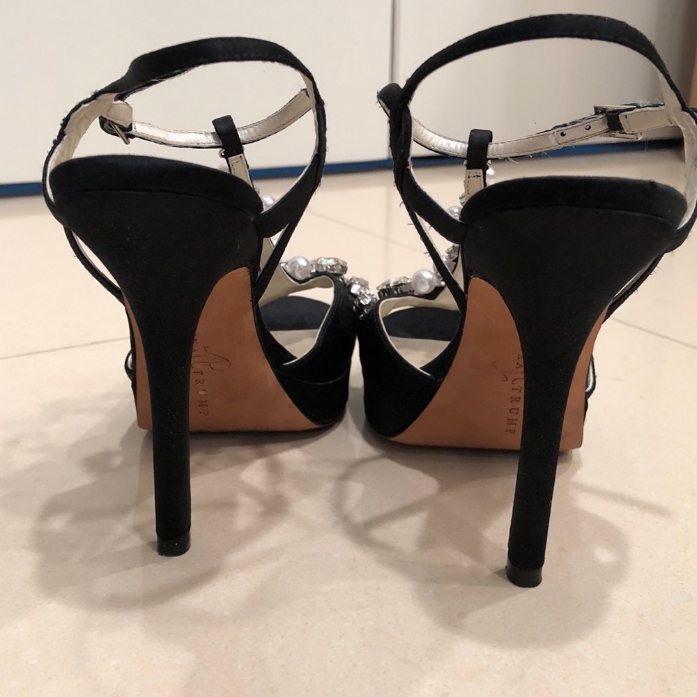 Ivanka Trump black heel with diamond rhinestones - Picture 3 of 4